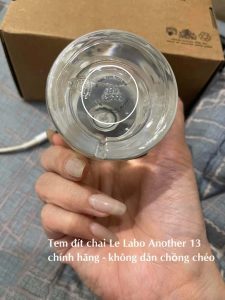 Tem đít chai Le Labo Another 13 chính hãng - không dán đè lên