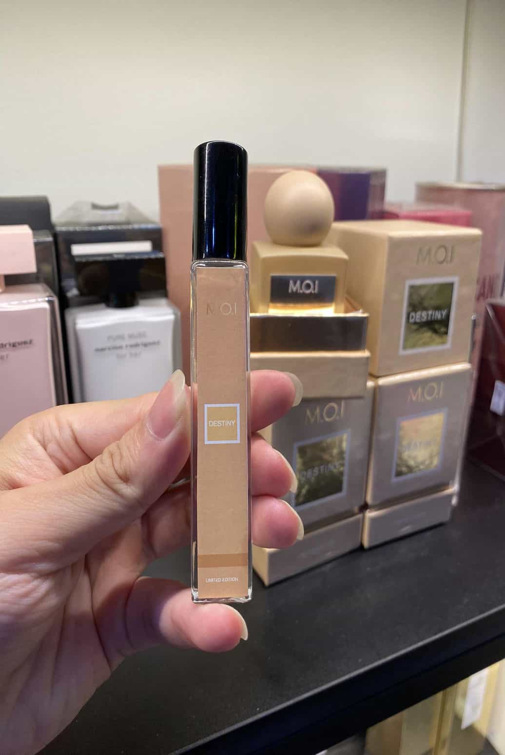 Chiết nước hoa M.O.I Destiny Hồ Ngọc Hà 10ml Chiết nước hoa M.O.I Destiny Hồ Ngọc Hà 10ml