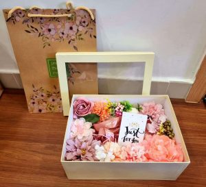#BD2286 Hộp quà nước hoa sinh nhật mặt kính cho vợ