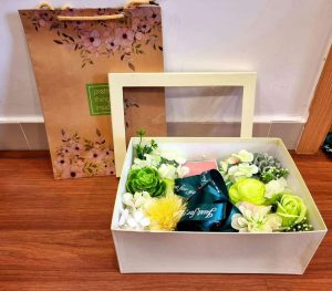 #BD2287 Hộp quà nước hoa sinh nhật mặt kính cho vợ