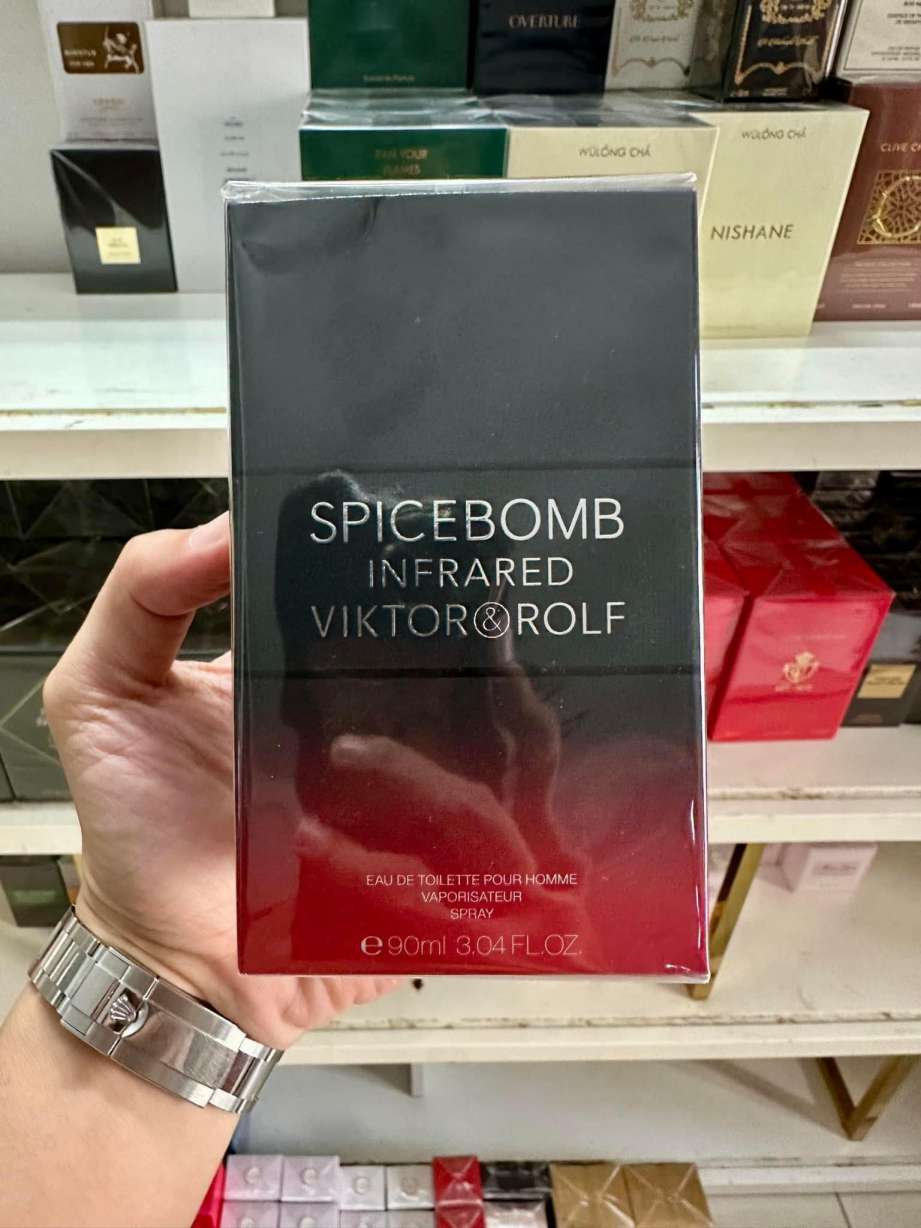 Hộp nước hoa thực tế VIKTOR&ROLF Spicebomb Infrared EDT 90ml Hộp nước hoa thực tế VIKTOR&ROLF Spicebomb Infrared EDT 90ml