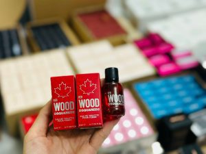 Mini DSQUARED2 Red Wood EDT Pour Femme 5ml 1 Mini DSQUARED2 Red Wood EDT Pour Femme 5ml