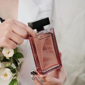 10 loại nước hoa nữ tặng mẹ 8/3 thơm lâu, sang trọng 8 Narciso Rodriguez Musc Noir Rose EDP _ Quà tặng nước hoa 8_3 dành cho mẹ của bạn _ Tiến Perfume