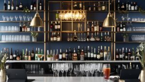 Nước hoa dành cho Booking Bar | Booking Bar nên dùng nước hoa gì? 2 1 Môi trường Booking Bar làm việc mỗi ngày _ Tiến Perfume